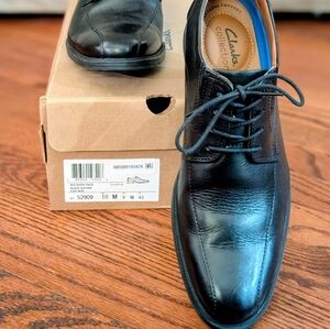 Clarks Men's Sleek Black Leather Derbys